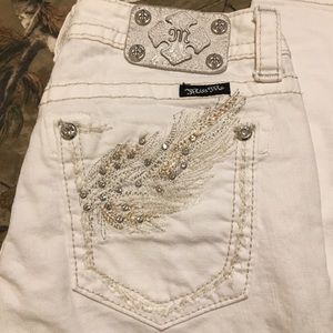 Woman’s white skinny Miss me jeans size 28